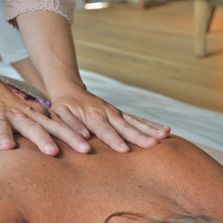 massage traditionnel thaïlandais massage avec les main